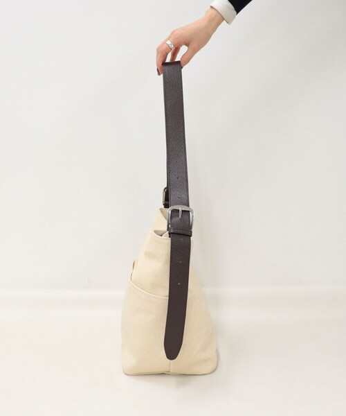 fredy emue(フレディエミュ)の「FRレザーワンショルバッグ(ショルダーバッグ・レディース・ブラック/アイボリー・FREE)」の9枚目の写真