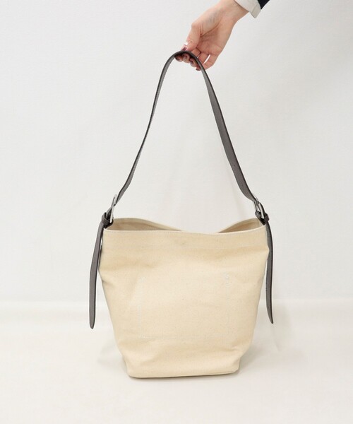 fredy emue(フレディエミュ)の「FRレザーワンショルバッグ(ショルダーバッグ・レディース・ブラック/アイボリー・FREE)」の20枚目の写真