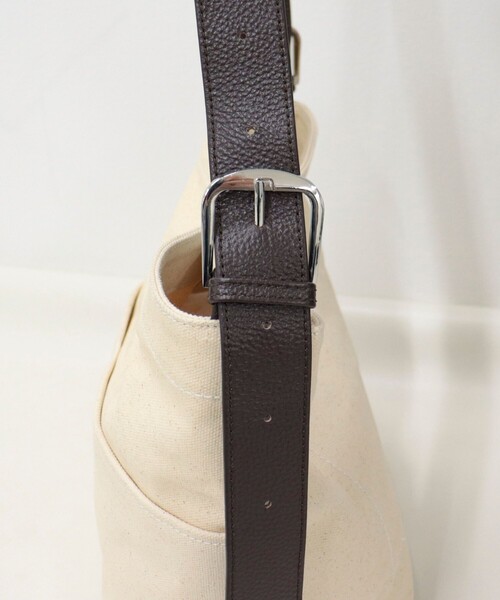 fredy emue(フレディエミュ)の「FRレザーワンショルバッグ(ショルダーバッグ・レディース・ブラック/アイボリー・FREE)」の8枚目の写真