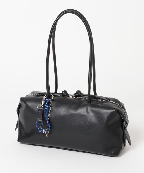 GLOBAL WORK（グローバルワーク）の「スペ軽チャーム付きロング/ボストン/646539（ボストンバッグ・レディース・ブラウン系6/ダークブラウン/ブラック・ONE SIZE）」の4枚目の写真