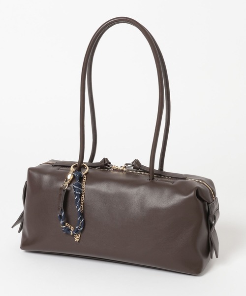 GLOBAL WORK（グローバルワーク）の「スペ軽チャーム付きロング/ボストン/646539（ボストンバッグ・レディース・ブラウン系6/ダークブラウン/ブラック・ONE SIZE）」の5枚目の写真