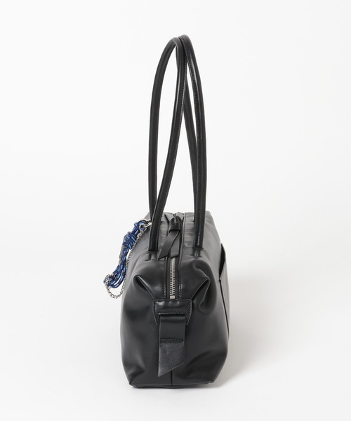 GLOBAL WORK（グローバルワーク）の「スペ軽チャーム付きロング/ボストン/646539（ボストンバッグ・レディース・ブラウン系6/ダークブラウン/ブラック・ONE SIZE）」の8枚目の写真