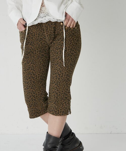 WHO'S WHO gallery（フーズフーギャラリー）の「ストレッチスタッズカプリパンツ（その他パンツ・レディース・ブラウン/ブラック/チャコールグレー・FREE）」の3枚目の写真