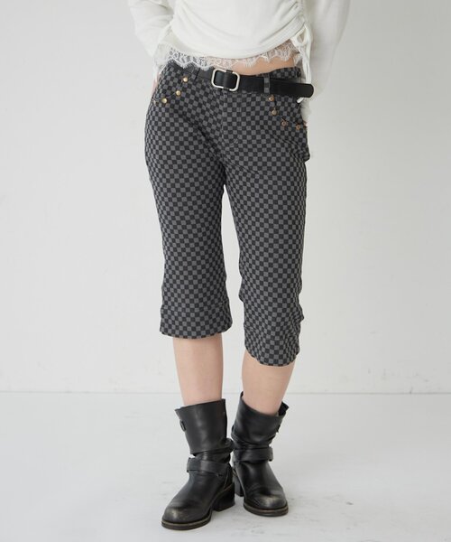 WHO'S WHO gallery（フーズフーギャラリー）の「ストレッチスタッズカプリパンツ（その他パンツ・レディース・ブラウン/ブラック/チャコールグレー・FREE）」の2枚目の写真