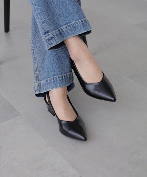 FREE'S MART（フリーズマート）の「バックスリングパンプス（パンプス・レディース・ブラック/シルバー/ベージュ・MEDIUM/SMALL）」の4枚目の写真