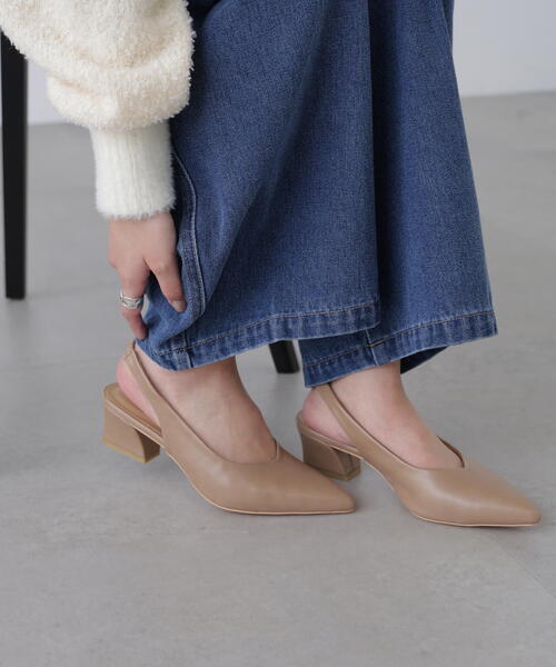 FREE'S MART（フリーズマート）の「バックスリングパンプス（パンプス・レディース・ブラック/シルバー/ベージュ・MEDIUM/SMALL）」の2枚目の写真