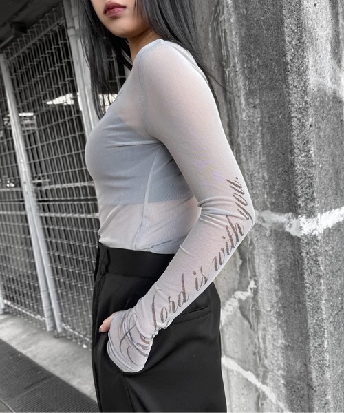 LVEU.（ラブユ.）の「【LVEU.】Re: タトゥーシアートップス / トップス カットソー シアー タトゥー ロゴ 羽根 プリント ベージュ グレー モード（Tシャツ/カットソー・レディース・ベージュ/グレー・FREE）」の7枚目の写真