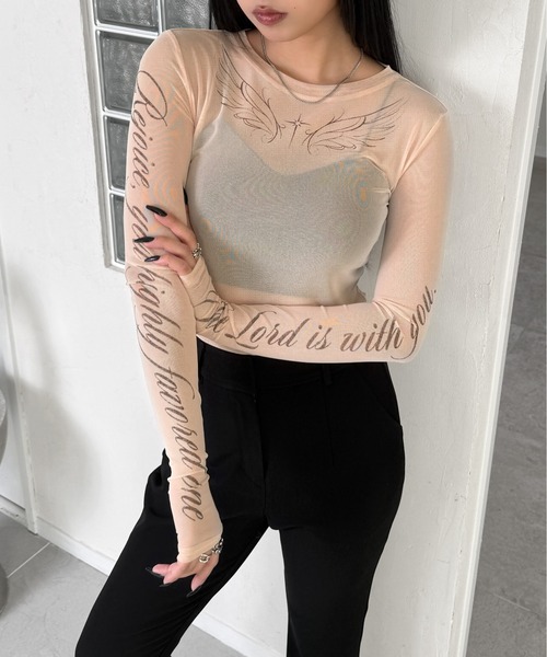 LVEU.（ラブユ.）の「【LVEU.】Re: タトゥーシアートップス / トップス カットソー シアー タトゥー ロゴ 羽根 プリント ベージュ グレー モード（Tシャツ/カットソー・レディース・ベージュ/グレー・FREE）」の16枚目の写真