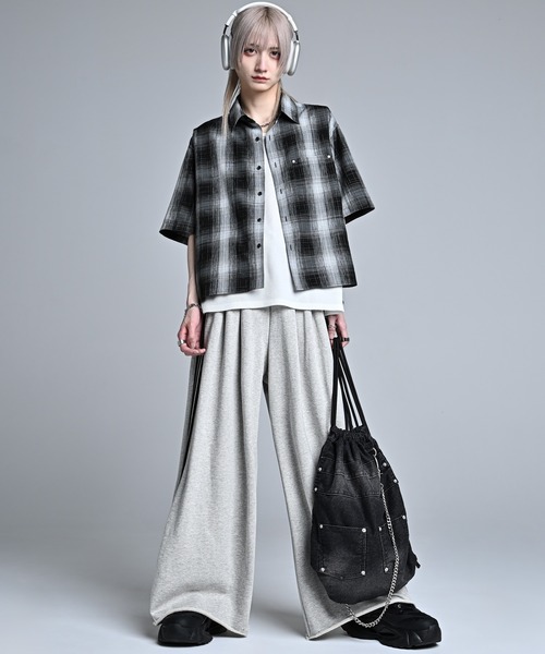 ADRER(アドラー)の「Cropped Regular Collar Short Sleeve Shirt / クロップド レギュラーカラー ショートスリーブシャツ(シャツ/ブラウス・メンズ・ホワイト/ライトブルー/ブラック/ブラック系1/ホワイト系1/ブラック系2/レッド系1・XS/S/M/L)」の10枚目の写真