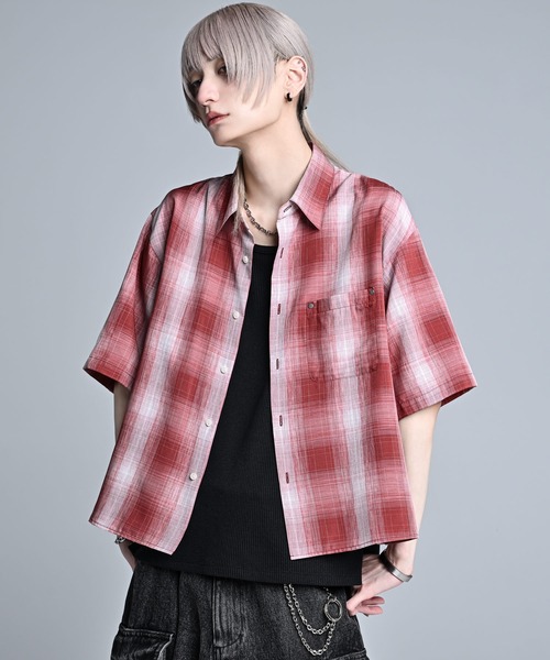 ADRER(アドラー)の「Cropped Regular Collar Short Sleeve Shirt / クロップド レギュラーカラー ショートスリーブシャツ(シャツ/ブラウス・メンズ・ホワイト/ライトブルー/ブラック/ブラック系1/ホワイト系1/ブラック系2/レッド系1・XS/S/M/L)」の17枚目の写真