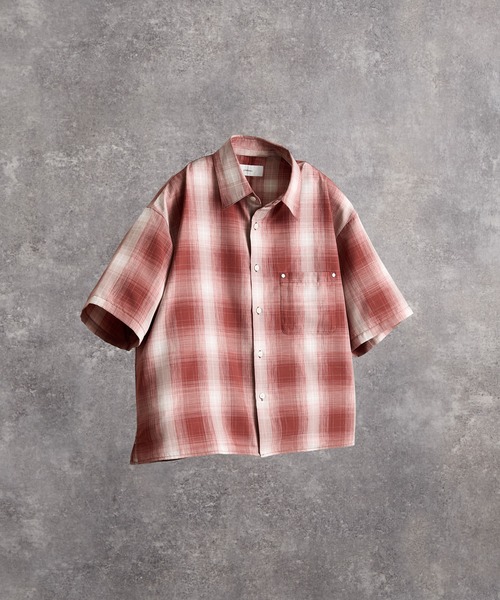 ADRER(アドラー)の「Cropped Regular Collar Short Sleeve Shirt / クロップド レギュラーカラー ショートスリーブシャツ(シャツ/ブラウス・メンズ・ホワイト/ライトブルー/ブラック/ブラック系1/ホワイト系1/ブラック系2/レッド系1・XS/S/M/L)」の18枚目の写真