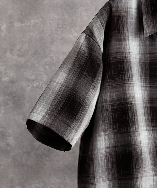 ADRER(アドラー)の「Cropped Regular Collar Short Sleeve Shirt / クロップド レギュラーカラー ショートスリーブシャツ(シャツ/ブラウス・メンズ・ホワイト/ライトブルー/ブラック/ブラック系1/ホワイト系1/ブラック系2/レッド系1・XS/S/M/L)」の11枚目の写真