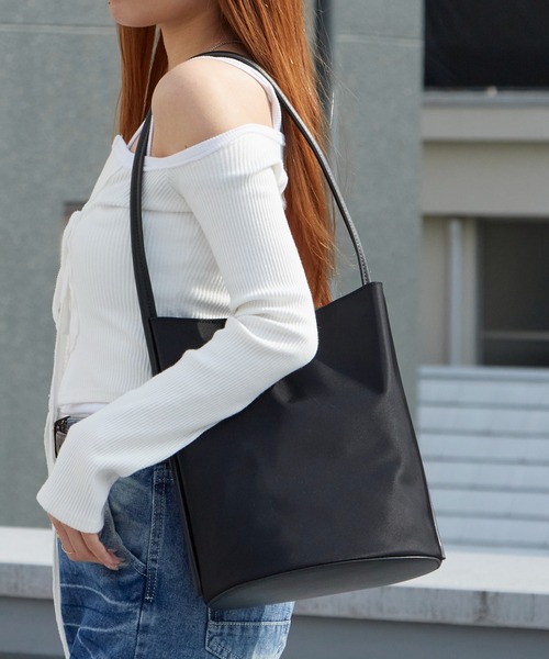ROH SEOUL(ローソウル)の「ROH SEOUL/ローソウル Medium Mug shoulder bag Nylon ショルダーバッグ ハンドバッグ 通勤 シンプル 撥水 軽量 2026年 夏 夏服(ショルダーバッグ・レディース・ブラック/ベージュ・FREE)」の2枚目の写真