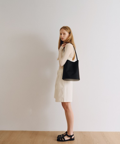 ROH SEOUL(ローソウル)の「ROH SEOUL/ローソウル Medium Mug shoulder bag Nylon ショルダーバッグ ハンドバッグ 通勤 シンプル 撥水 軽量 2026年 夏 夏服(ショルダーバッグ・レディース・ブラック/ベージュ・FREE)」の18枚目の写真