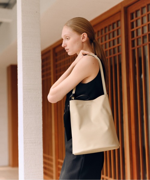 ROH SEOUL(ローソウル)の「ROH SEOUL/ローソウル Medium Mug shoulder bag Nylon ショルダーバッグ ハンドバッグ 通勤 シンプル 撥水 軽量 2026年 夏 夏服(ショルダーバッグ・レディース・ブラック/ベージュ・FREE)」の9枚目の写真