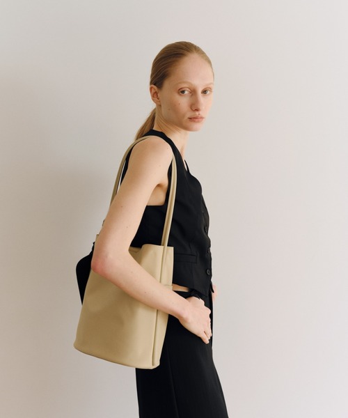 ROH SEOUL(ローソウル)の「ROH SEOUL/ローソウル Medium Mug shoulder bag Nylon ショルダーバッグ ハンドバッグ 通勤 シンプル 撥水 軽量 2026年 夏 夏服(ショルダーバッグ・レディース・ブラック/ベージュ・FREE)」の6枚目の写真