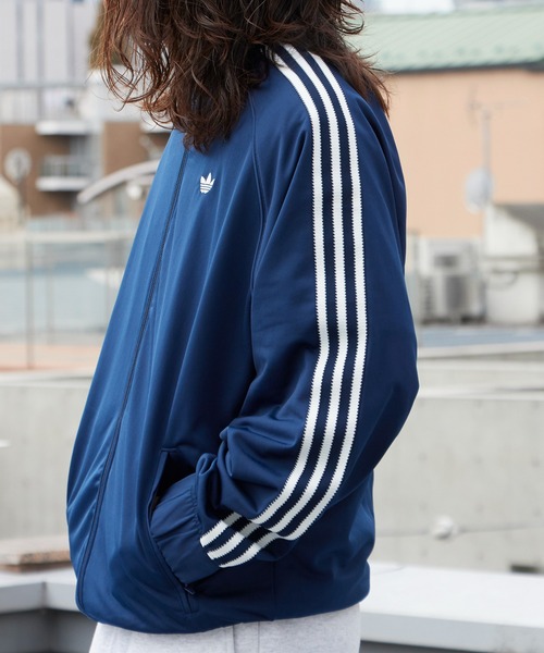 adidas(アディダス)の「adidas/アディダス BRIT SST ルーズフィット スリーストライプス トレフォイルロゴ トラックジャケット 2026年 夏 夏服(ジャージ・メンズ・ブラウン/ブルー・S/M/L/XL)」の13枚目の写真