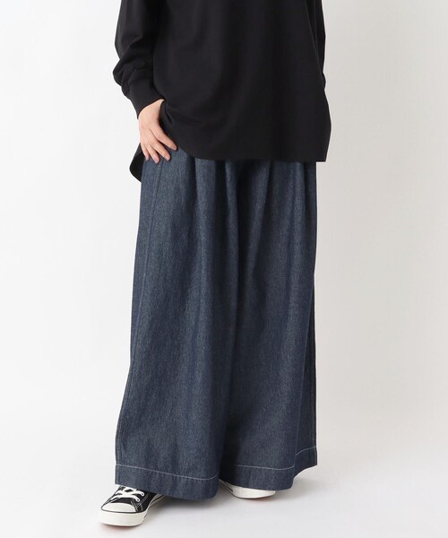 one'sterrace(ワンズテラス)の「デニムタックワイドパンツ(デニムパンツ・レディース・ネイビー系5/ブルー系その他7・02)」の1枚目の写真