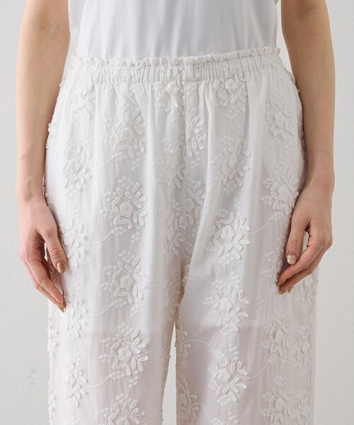 Whim Gazette(ウィムガゼット)の「3D刺繍パンツ(その他パンツ・レディース・オフホワイト/チャコールグレー・FREE)」の15枚目の写真
