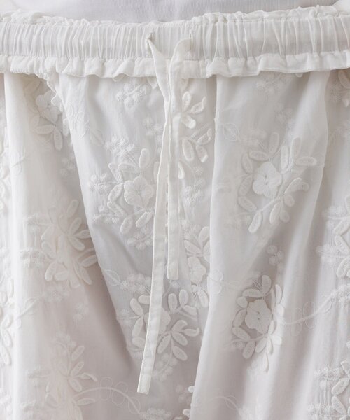 Whim Gazette(ウィムガゼット)の「3D刺繍パンツ(その他パンツ・レディース・オフホワイト/チャコールグレー・FREE)」の14枚目の写真