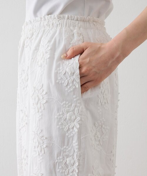Whim Gazette(ウィムガゼット)の「3D刺繍パンツ(その他パンツ・レディース・オフホワイト/チャコールグレー・FREE)」の13枚目の写真