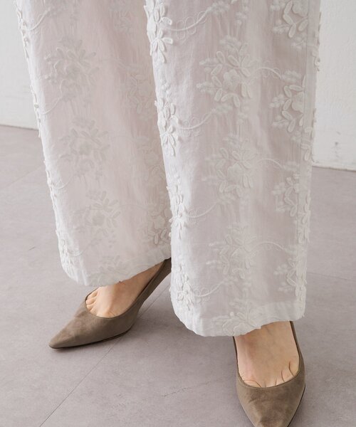 Whim Gazette(ウィムガゼット)の「3D刺繍パンツ(その他パンツ・レディース・オフホワイト/チャコールグレー・FREE)」の12枚目の写真