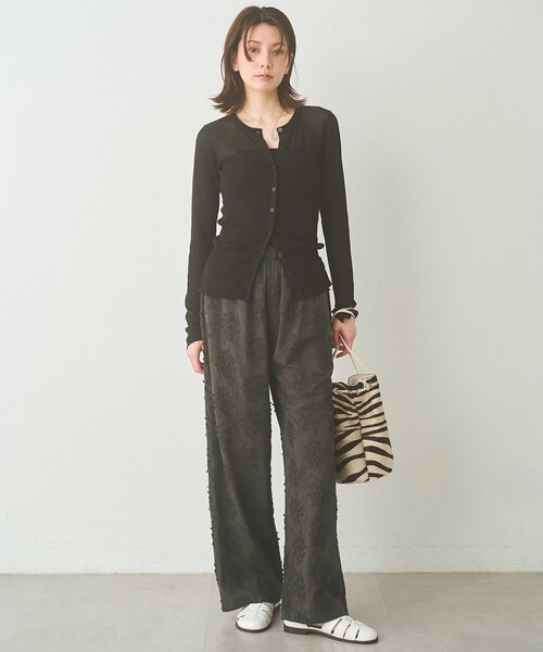 Whim Gazette(ウィムガゼット)の「3D刺繍パンツ(その他パンツ・レディース・オフホワイト/チャコールグレー・FREE)」の4枚目の写真