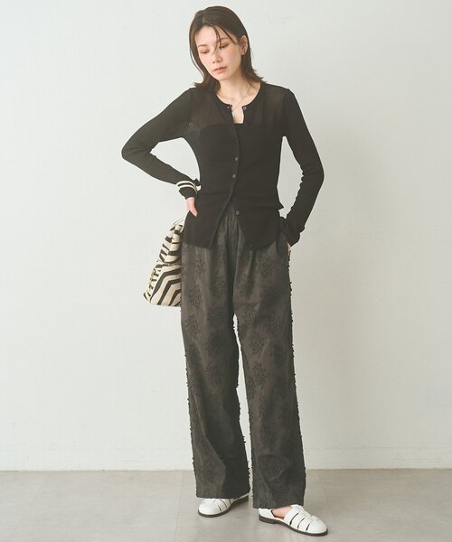 Whim Gazette(ウィムガゼット)の「3D刺繍パンツ(その他パンツ・レディース・オフホワイト/チャコールグレー・FREE)」の3枚目の写真