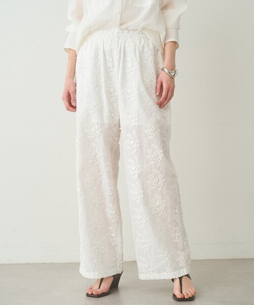 Whim Gazette(ウィムガゼット)の「3D刺繍パンツ(その他パンツ・レディース・オフホワイト/チャコールグレー・FREE)」の2枚目の写真