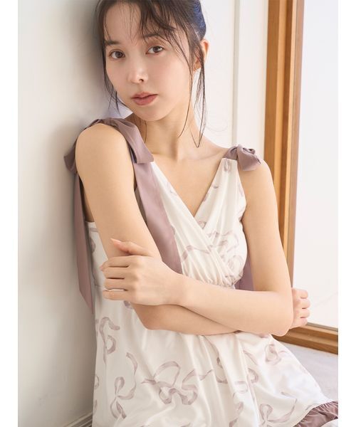 SNIDEL HOME(スナイデルホーム)の「【接触冷感】カシュクールショルダーリボンセットアップ(ルームウェア/パジャマ・レディース・モカ/ライトグレー/ピンク・F)」の14枚目の写真