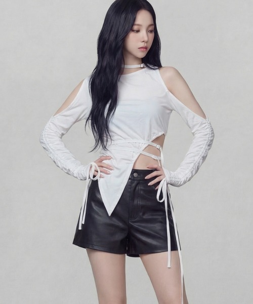 DURAS（デュラス）の「シャーリングアシンメトリートップス（Tシャツ/カットソー・レディース・ホワイト/ブラック・FREE）」の4枚目の写真