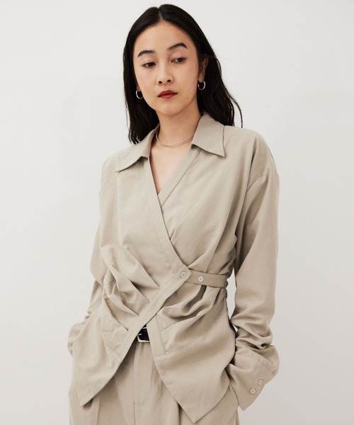 HANNE(アン)の「カシュクールシャツ(シャツ/ブラウス・レディース・ベージュ/ブラック・FREE)」の2枚目の写真