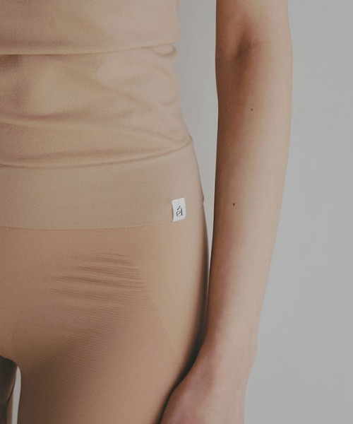 ETRE TOKYO（エトレトウキョウ）の「AMPHI×ETRE TOKYOフィットカップインキャミソール（キャミソール・レディース・ブラック/ベージュ・M/L）」の22枚目の写真