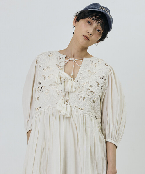 Freada(フリーダ)の「Freada/フリーダ インドコード刺繍2WAYドレス(ワンピース・レディース・オフホワイト/ブラック・ONE SIZE)」の12枚目の写真