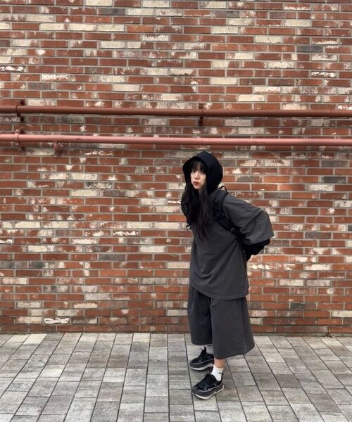 MOZMOZ(モズモズ)の「ピグメントワンタックワイドトレーニングショートパンツベージュ(その他パンツ・レディース・その他・1/2/3)」の5枚目の写真