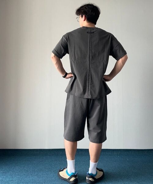 MOZMOZ(モズモズ)の「ピグメントワンタックワイドトレーニングショートパンツベージュ(その他パンツ・レディース・その他・1/2/3)」の6枚目の写真