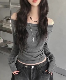 オフショルダートップス
