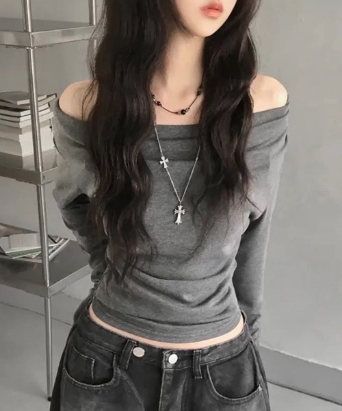Alvia(アルビア)の「オフショルダートップス(Tシャツ/カットソー・レディース・グレー・M)」の5枚目の写真
