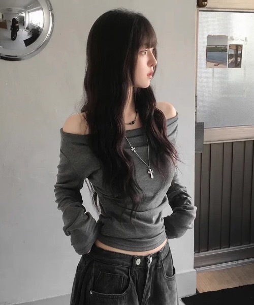 Alvia(アルビア)の「オフショルダートップス(Tシャツ/カットソー・レディース・グレー・M)」の6枚目の写真
