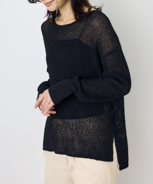AZUL by moussy（アズールバイマウジー）の「【身長/骨格別着用画像あり】ドライタッチサマーニット　夏服　秋服　春服　メッシュトップス　シアーニット　シアートップス　体系カバー　お尻が隠れる（ニット/セーター・レディース・ブラック/ライトイエロー/オフホワイト/ミント・SMALL/MEDIUM）」の3枚目の写真