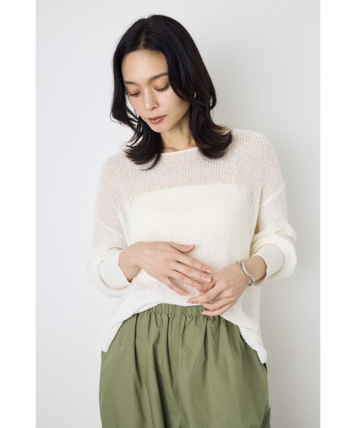 AZUL by moussy（アズールバイマウジー）の「【身長/骨格別着用画像あり】ドライタッチサマーニット　夏服　秋服　春服　メッシュトップス　シアーニット　シアートップス　体系カバー　お尻が隠れる（ニット/セーター・レディース・ブラック/ライトイエロー/オフホワイト/ミント・SMALL/MEDIUM）」の6枚目の写真