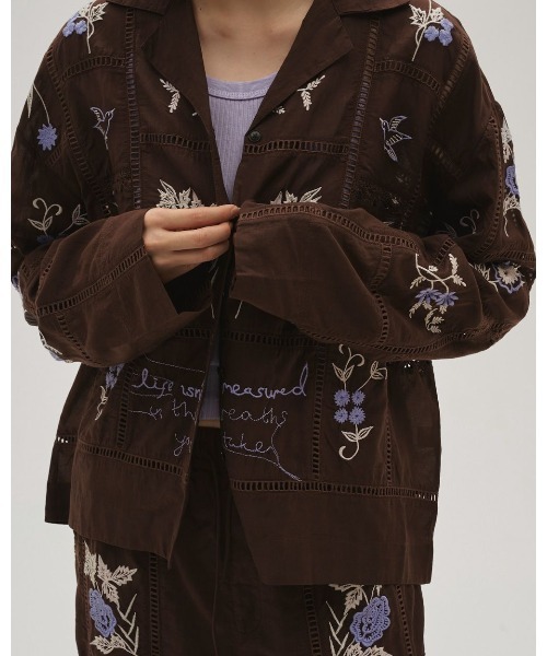 TODAYFUL(トゥデイフル)の「Embroidery Patchwork Shirts 12610428(シャツ/ブラウス・レディース・オフホワイト/ブラック/バーガンディー・FREE)」の3枚目の写真
