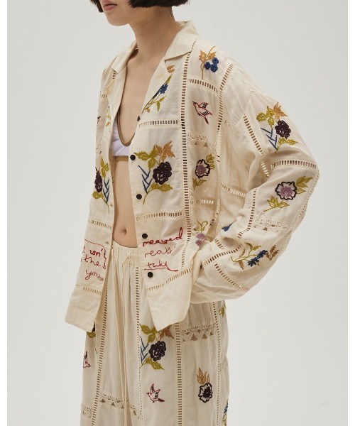 TODAYFUL(トゥデイフル)の「Embroidery Patchwork Shirts 12610428(シャツ/ブラウス・レディース・オフホワイト/ブラック/バーガンディー・FREE)」の1枚目の写真