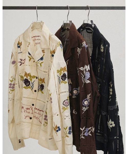 TODAYFUL(トゥデイフル)の「Embroidery Patchwork Shirts 12610428(シャツ/ブラウス・レディース・オフホワイト/ブラック/バーガンディー・FREE)」の4枚目の写真