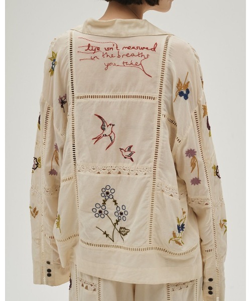 TODAYFUL(トゥデイフル)の「Embroidery Patchwork Shirts 12610428(シャツ/ブラウス・レディース・オフホワイト/ブラック/バーガンディー・FREE)」の5枚目の写真