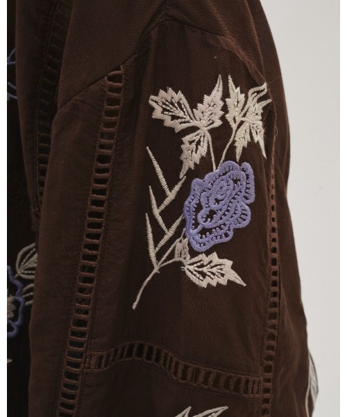 TODAYFUL(トゥデイフル)の「Embroidery Patchwork Shirts 12610428(シャツ/ブラウス・レディース・オフホワイト/ブラック/バーガンディー・FREE)」の11枚目の写真