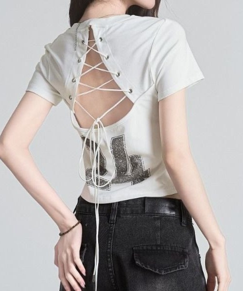 lilful(リルフル)の「【26年春夏新作】バックレースアップ かすれプリント 半袖ラグランTシャツ(Tシャツ/カットソー・レディース・ホワイト/ブラック・F)」の4枚目の写真