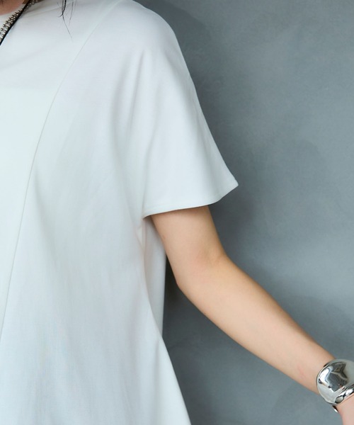 CROSS FUNCTION(クロスファンクション)の「《汗染み防止》エブ楽 天竺アシメトリーデザインTシャツ【CROSS FUNCTION/クロスファンクション】(Tシャツ/カットソー・レディース・チャコールグレー/オフホワイト・M/L/LL)」の8枚目の写真