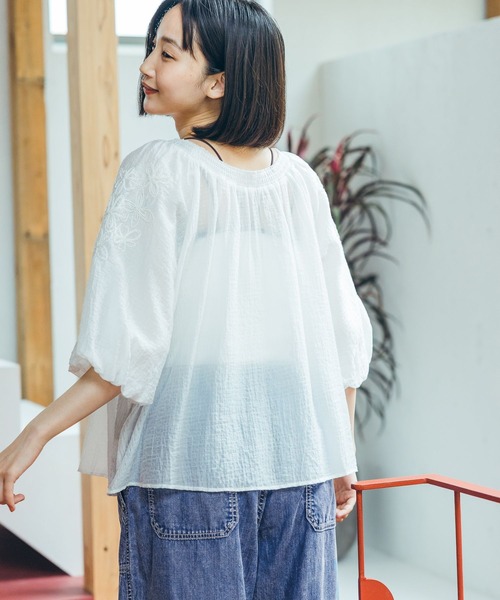 niko and...（ニコアンド）の「袖刺繍シアーブラウス（シャツ/ブラウス・レディース・サックスブルー/ブラック/オフホワイト・LARGE/MEDIUM）」の2枚目の写真