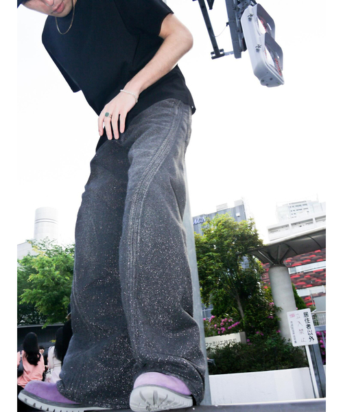 NVRFRGT(ネヴァーフォーゲット)の「NVRFRGT / ネヴァーフォーゲット GLITTER TWILL 3D TWISTED WIDE LE(デニムパンツ・メンズ・ブラック系その他・2/1)」の3枚目の写真